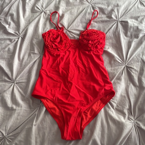 (Last 1) Rose rouge Eléa luxury 1 piece swimsuit in red with 3D rose accents - Picture 4 of 7